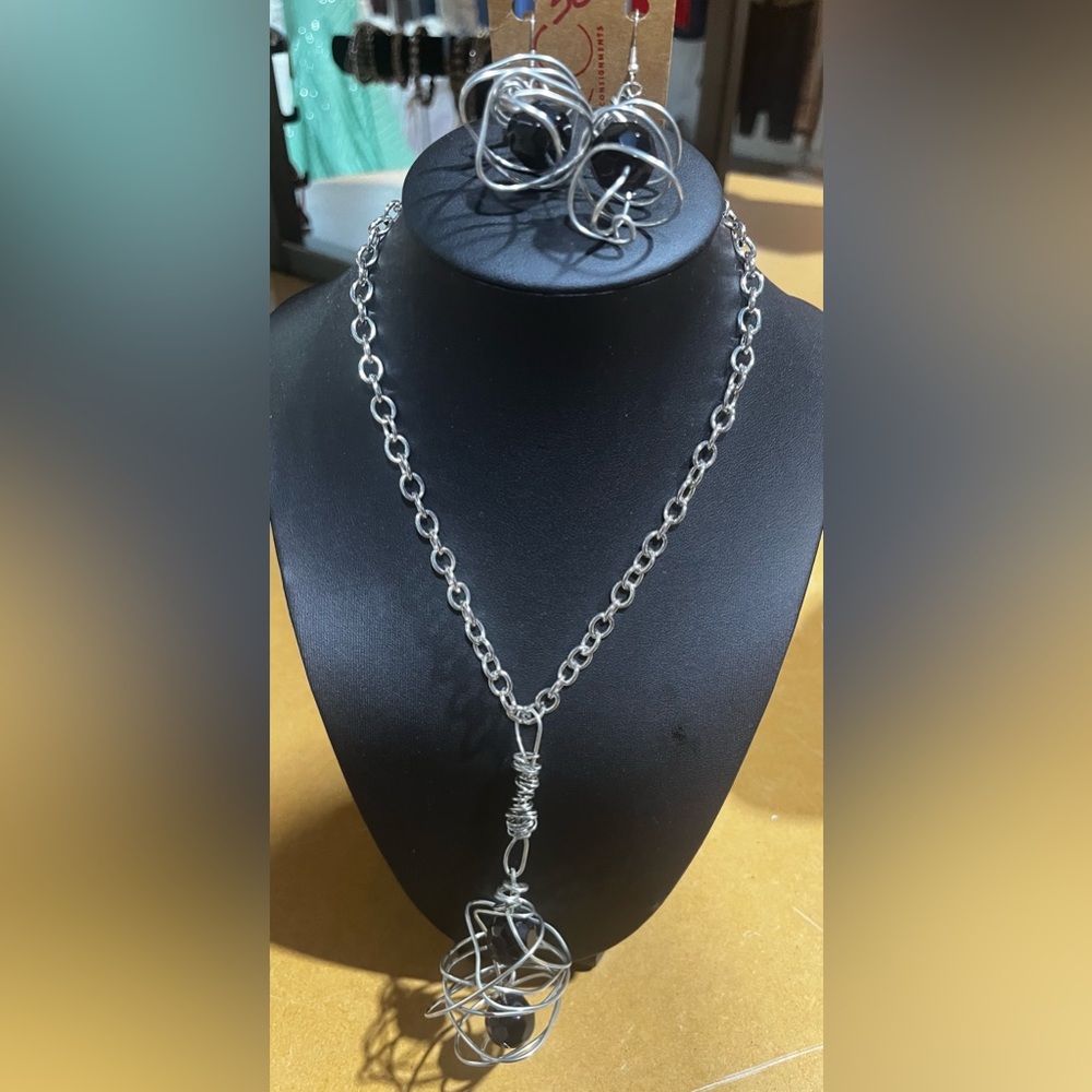 Wire necklace and earring set